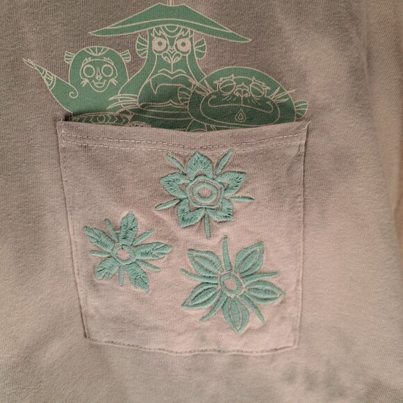 Disney & Her Universe Raya & The Last Dragon pocket t-shirt, embroidered, Med - Picture 2 of 4